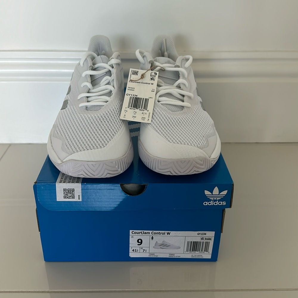 NWT! Ladies Adidas CourtJam Control size 9 tennis sneaker